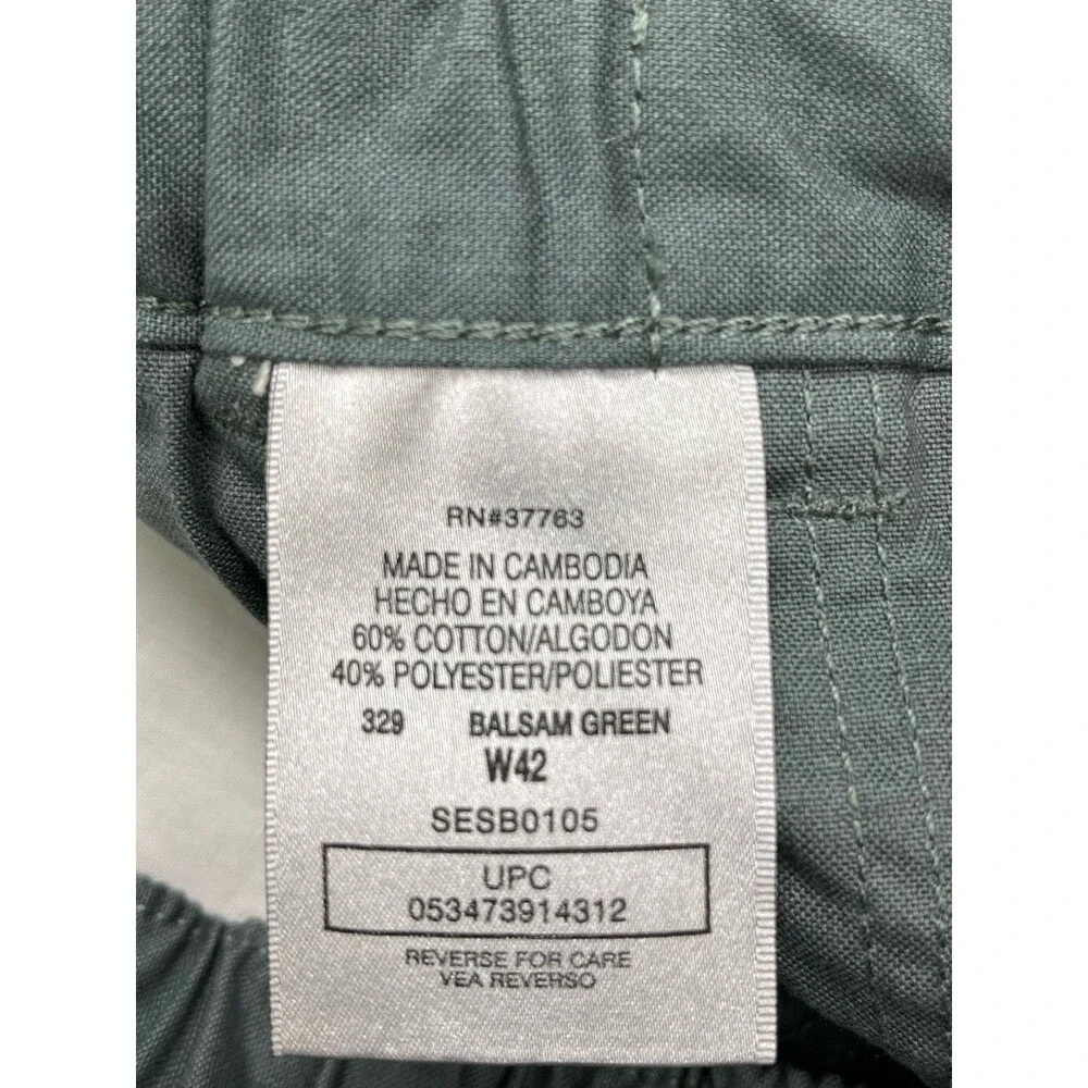 NWT SAVANE MENS Size 42 BALSAM GREEN HIKING‎ CARGO SHORTS UPF PROTECTION
